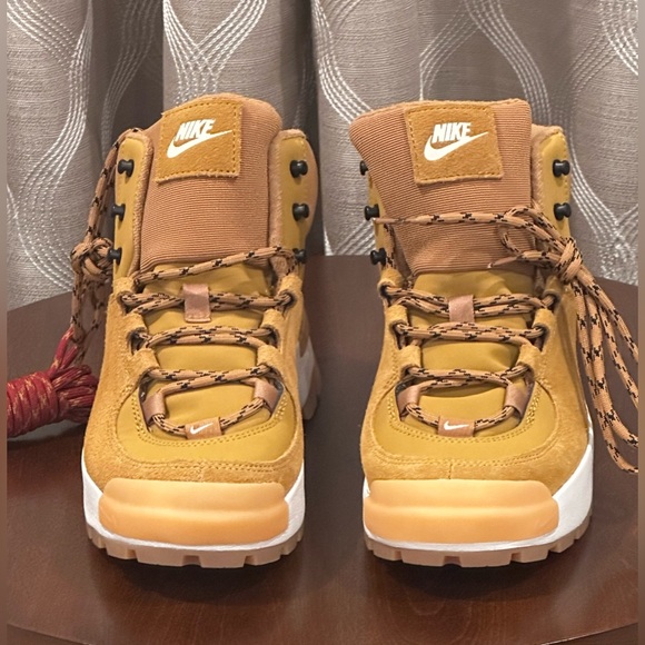 Nike City Classic Woman’s Boot Wheat/Sail-Black (DQ5601 710) Size: 5.5 - NWOT - Picture 3 of 13